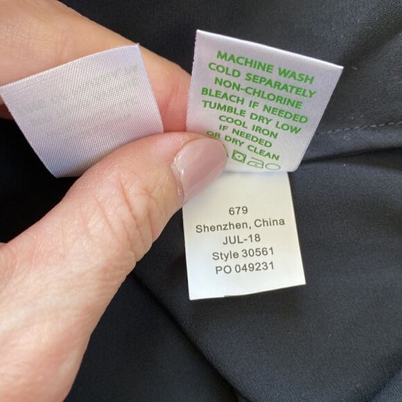 Lilly Pulitzer Black V-Neck Long sleeve Myah Top With Attached Camisole Sz Small - Picture 12 of 12